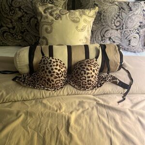 Victoria Secret; Push-Up Bra, 34F